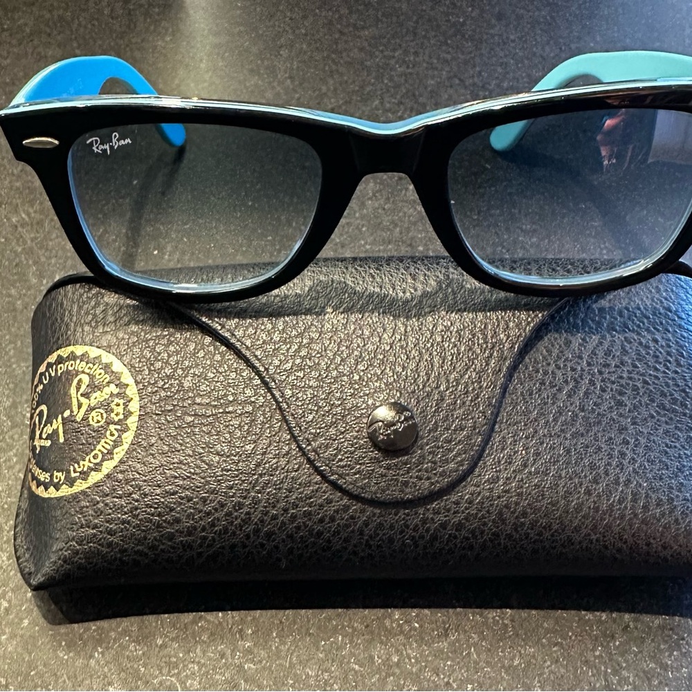 Wayfarer Ray-Ban Black and Blue Sunglasses